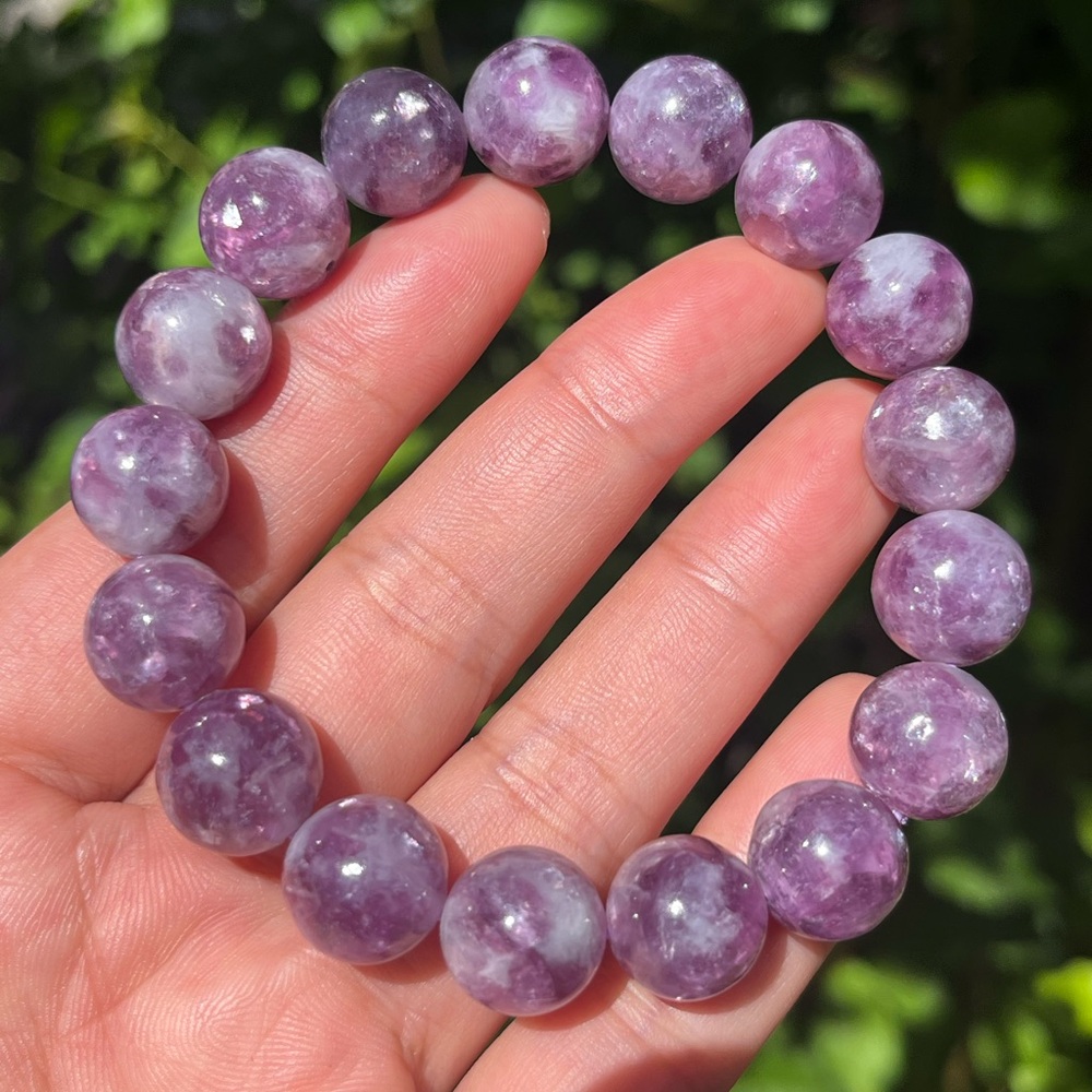 12mm stretchable high quality purple mica bracelet - Picture 5 of 10